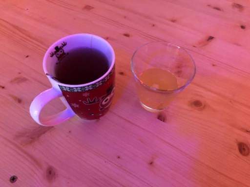 Foto: Am Vormittag: Tee und Sauerkrautsaft