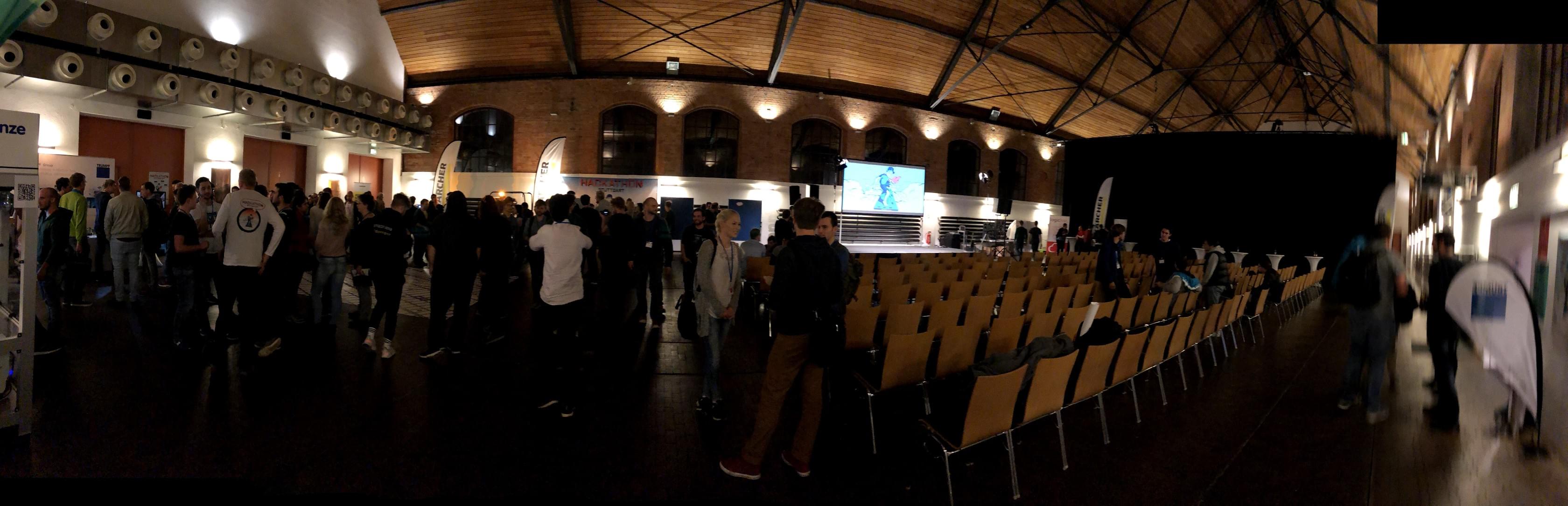 Foto: Die Halle nach dem Eröffnungsevent gegen 19:30 Uhr