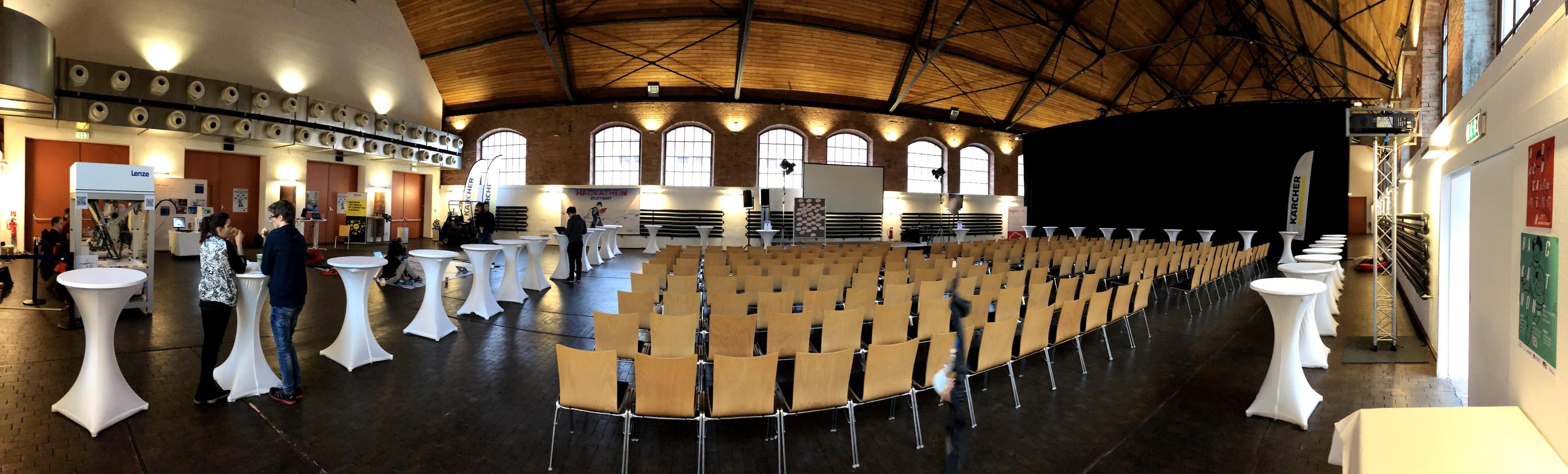 Foto: Die Halle in der später Präsentiert wird gegen 8:50 Uhr