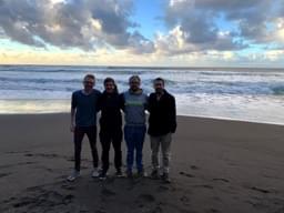 Das ganze Lulububu-Team am Playa El Socorro