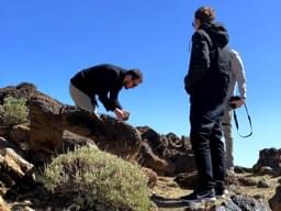 Christian, Joshua und Felix beim Erkunden des Teide